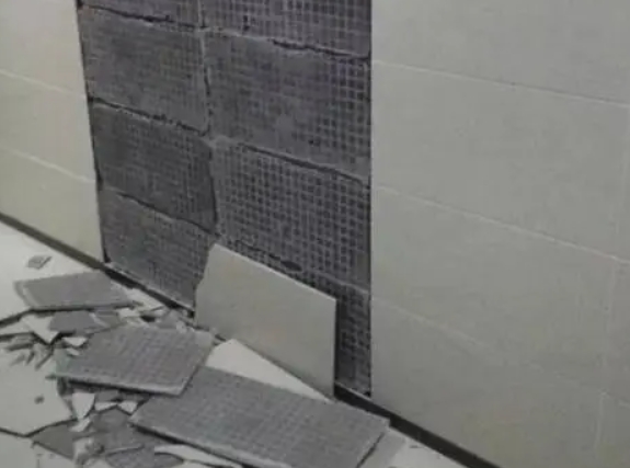 美兰瓷砖空鼓维修公司分享下美兰墙砖松动维修的知识